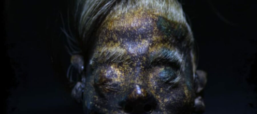 Blau, blau, tot die Frau