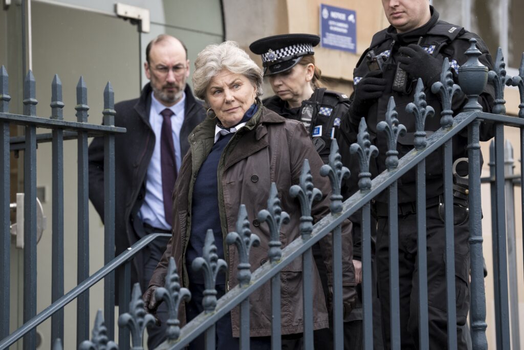 »Ellis« - Staffel 1 27 Ellis Staffel 1: Szene mit der Figur Carla Duffy