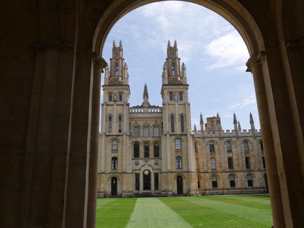 »Der junge Inspektor Morse« - Komplett-Box mit 22 DVD 36 Oxford ©Detlef Knut, Düsseldorf 2025